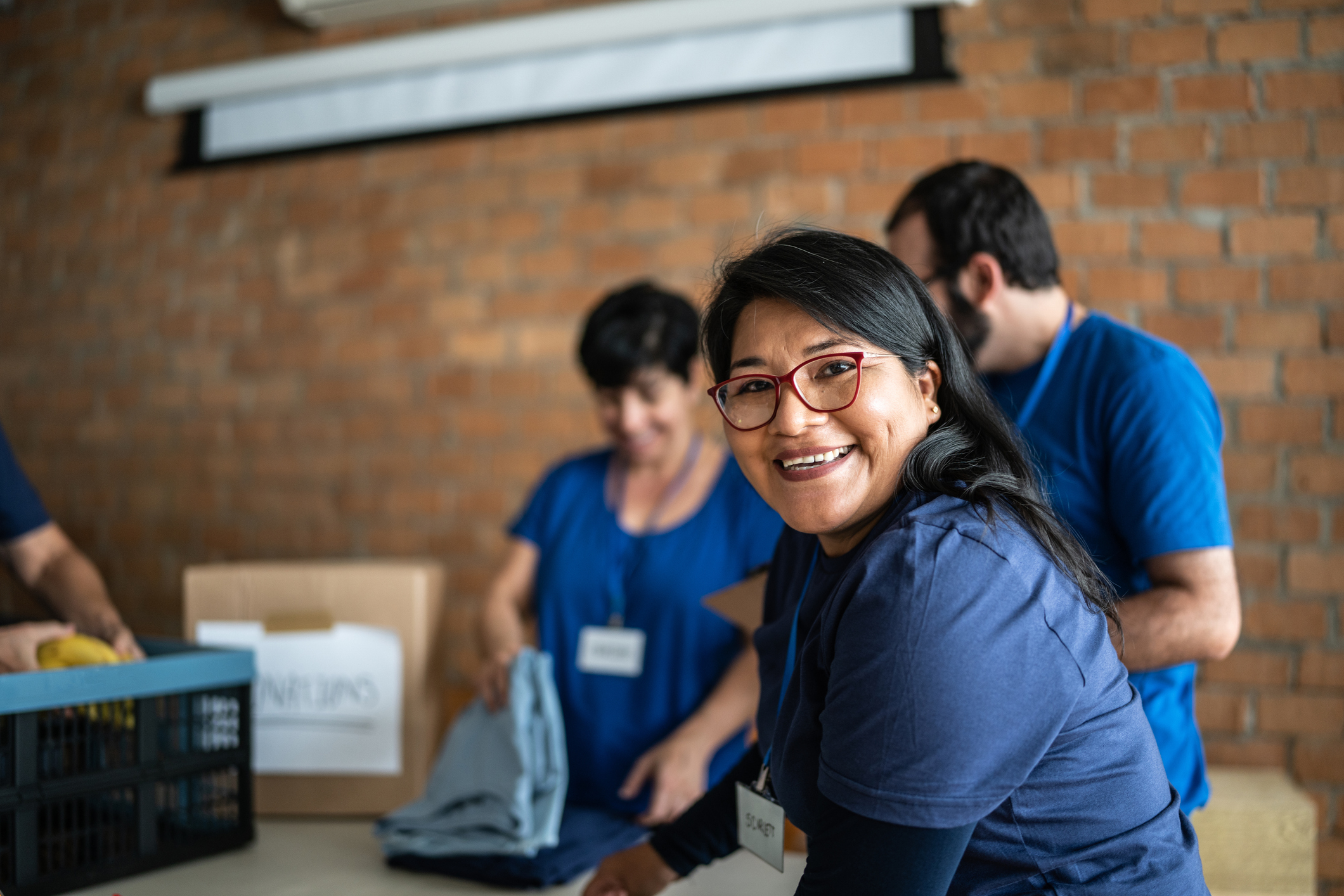 Photo of a volunteer working in a community center. It represents the community support that can result from a fair data future.