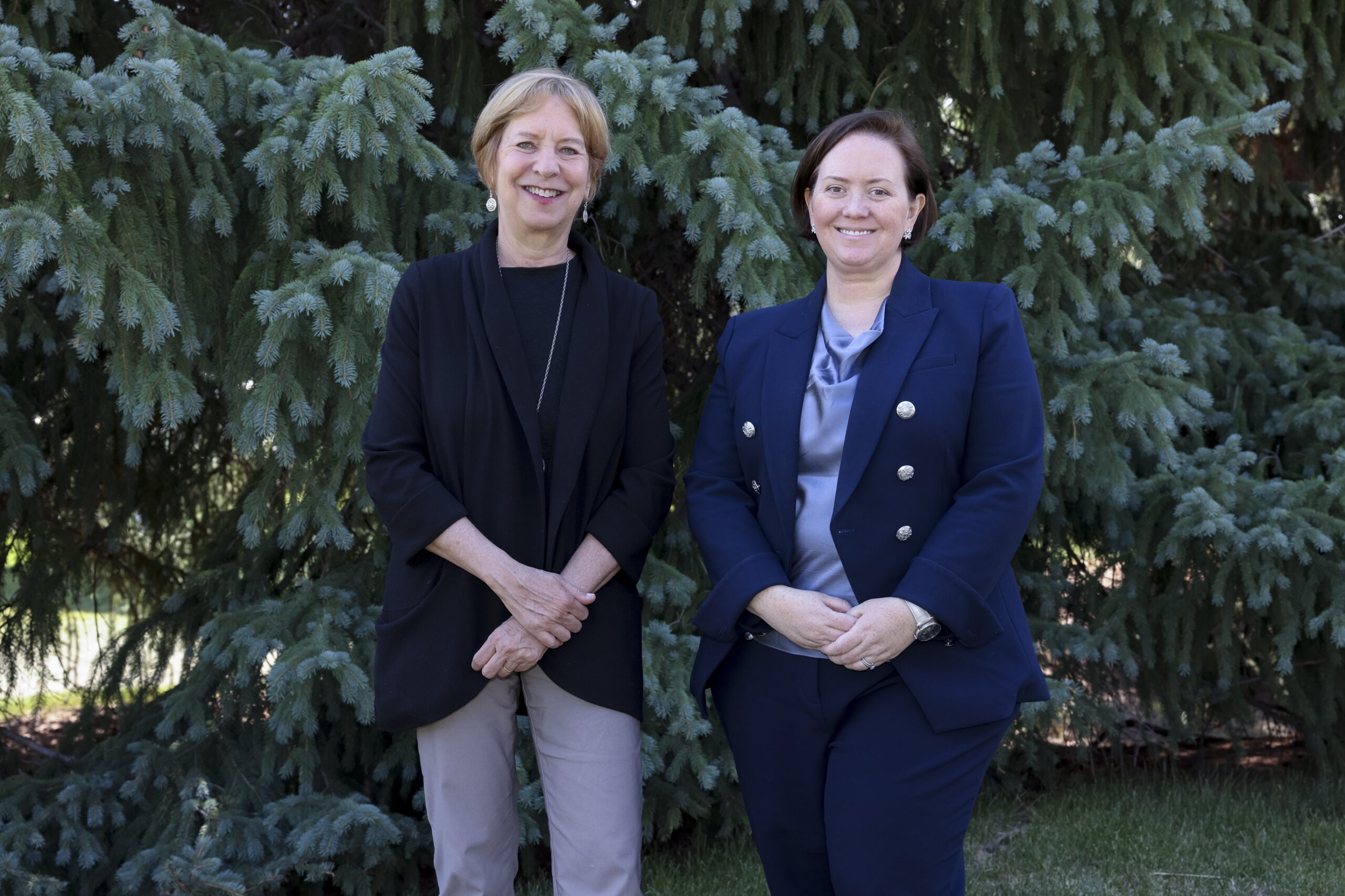 A photo of Vivian Schiller (left) and Heather Adkins (right) standing outside.