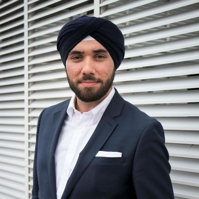 Sim Singh Attariwala's headshot.