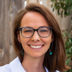 Anna Lenhart's headshot