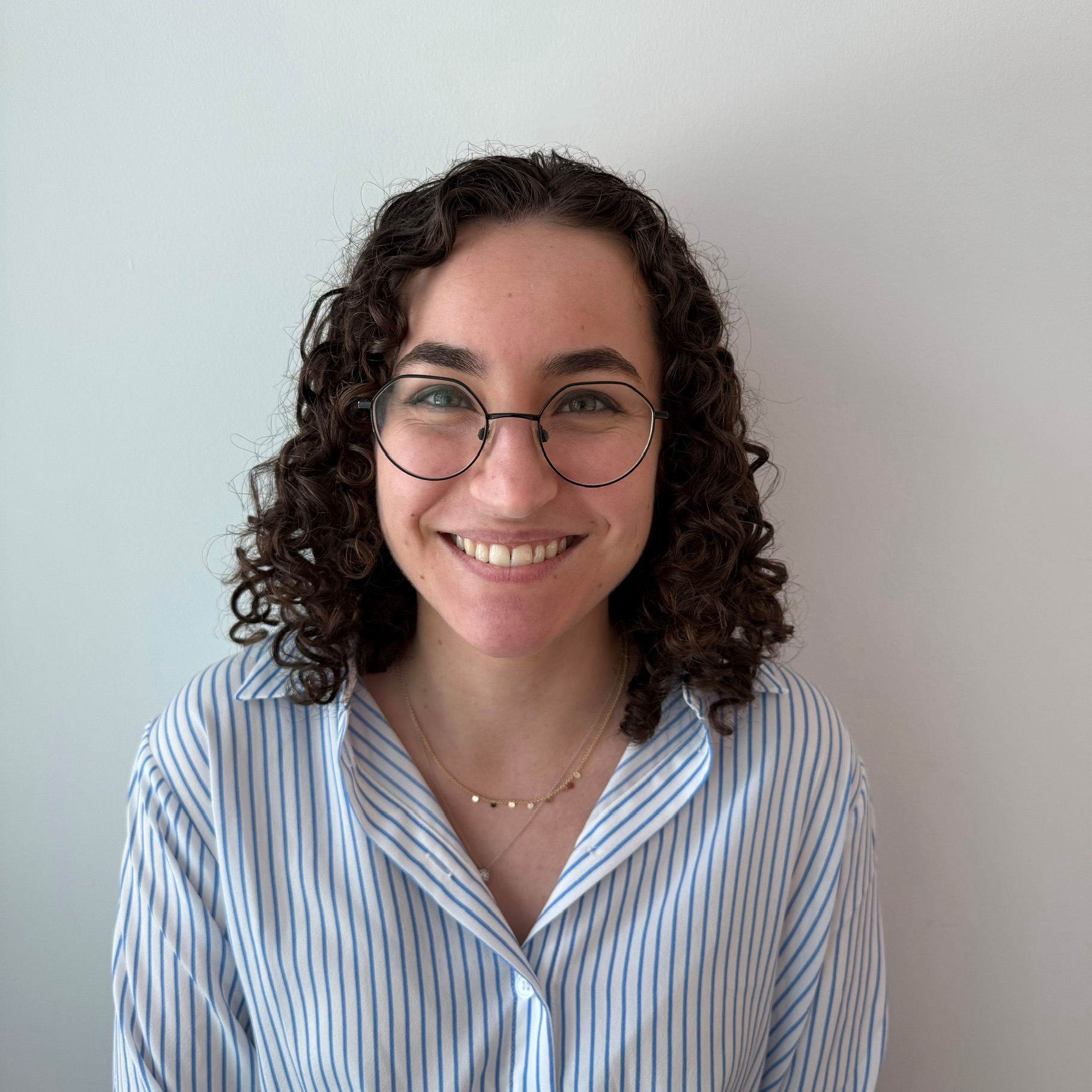 Headshot of Carly Elkins.