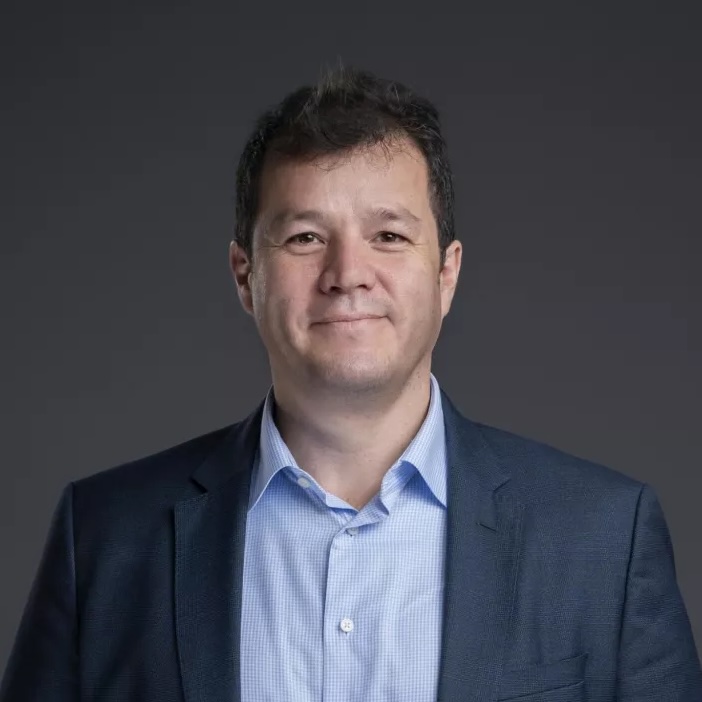 Victor Munoz's headshot