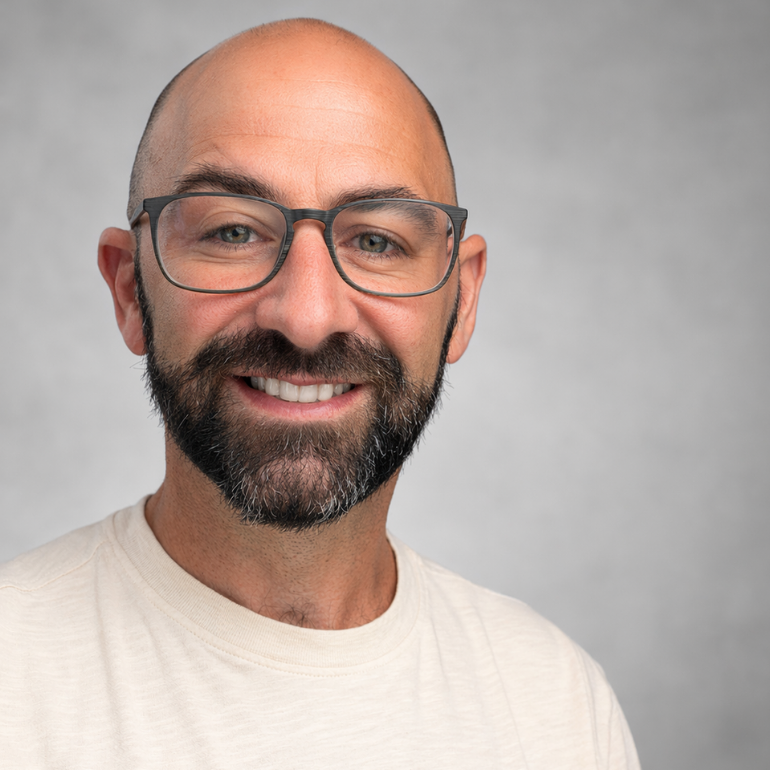 Avery Cohn headshot