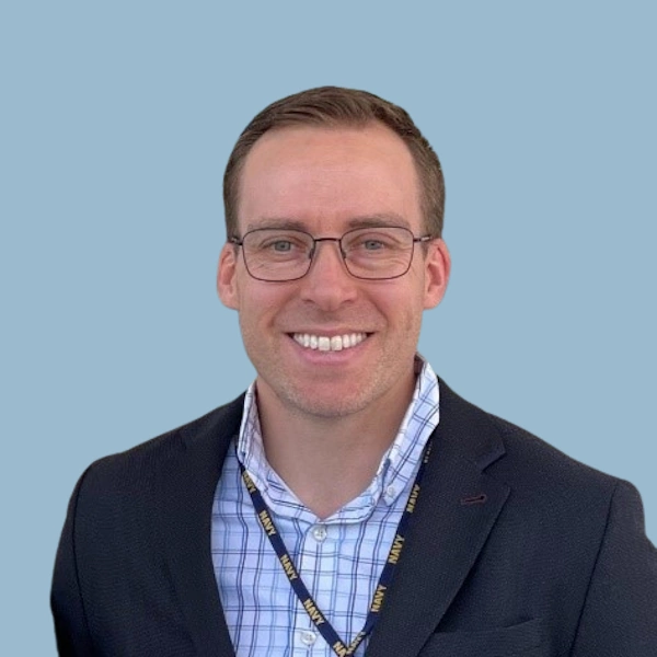 Devin Lynch's headshot.