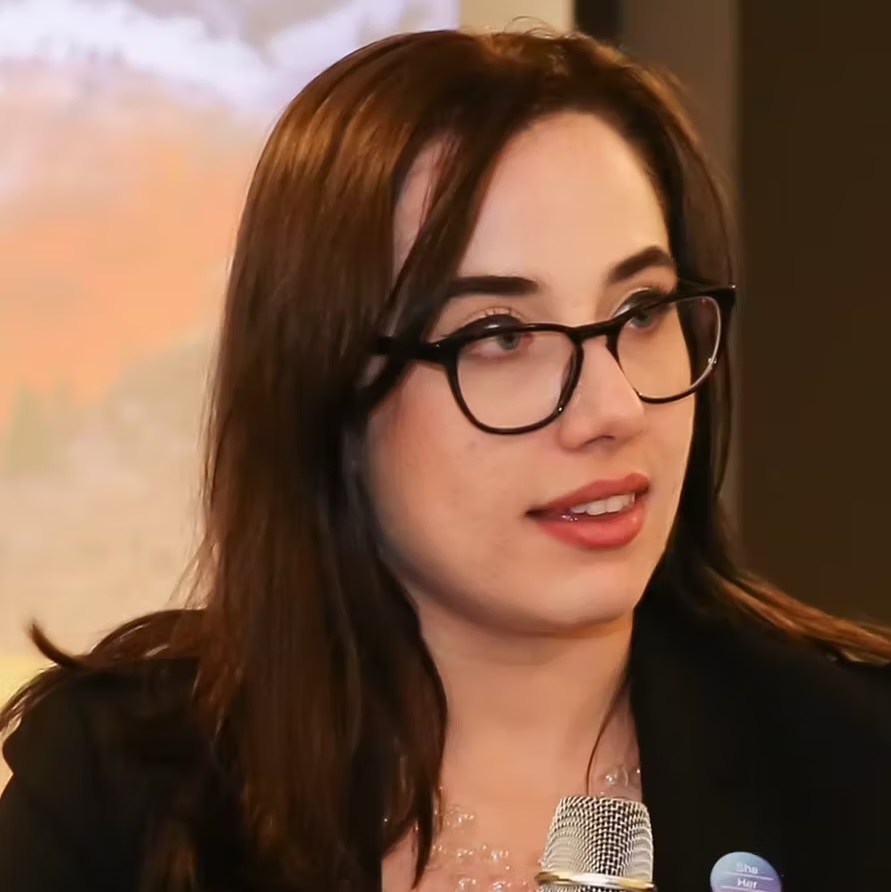 Larissa Schiavo headshot